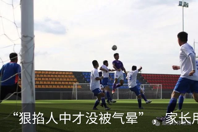 “狠掐人中才没被气晕”，家长用廉价中式蛋糕给儿子过生日，被嫌太寒酸